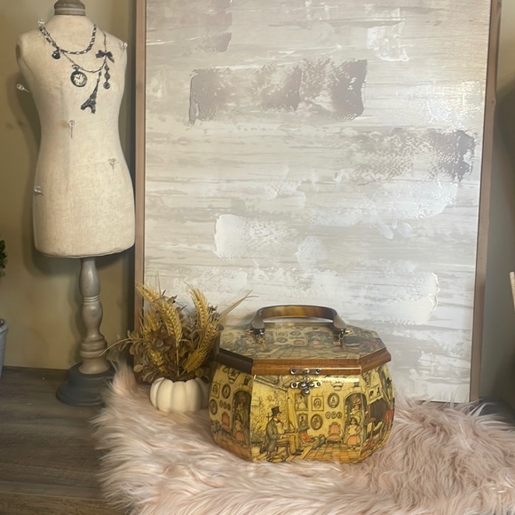 Vintage 1970’s Dutch Anton Pieck Decoupage Octagon Wooden Purse, Bakelite Handle - Picture 7 of 10